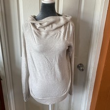 Athleta Women  s Medium Mock Neck Sweatshirt Light Grey Pullover