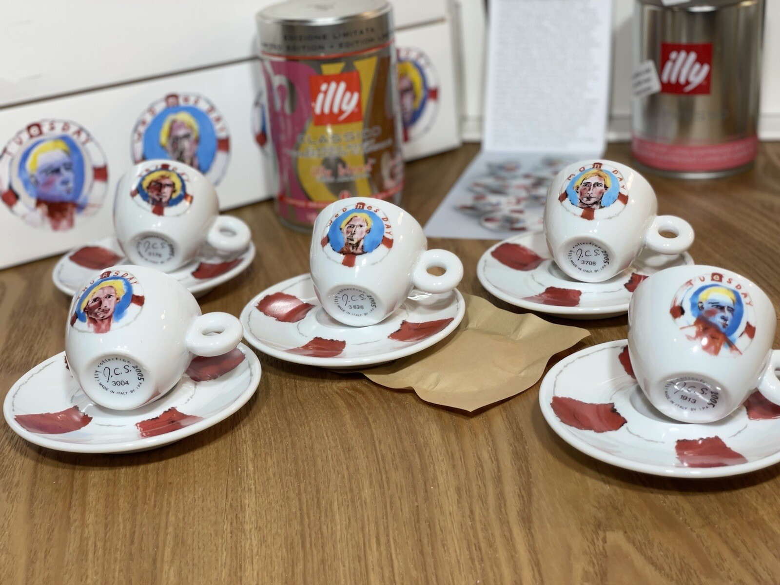 ILLY ESPRESSO CUPS AND SAUCERS GIFT SET COLLECTIBLE /NUMBERED BY JULIAN