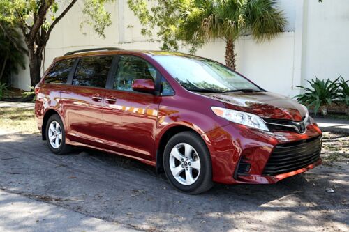 2019 Toyota Sienna * FREE DELIVERY! * 2019 Sienna LE w/ 24k miles