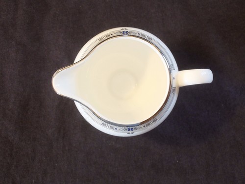 Wedgwood England AMHERST PLATINUM Globe Shape Creamer - Picture 2 of 3