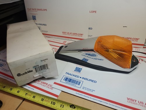 Yellow Rectangular Marker Clearance Light 1350A Truck-Lite NEW, U3 - Picture 15 of 22