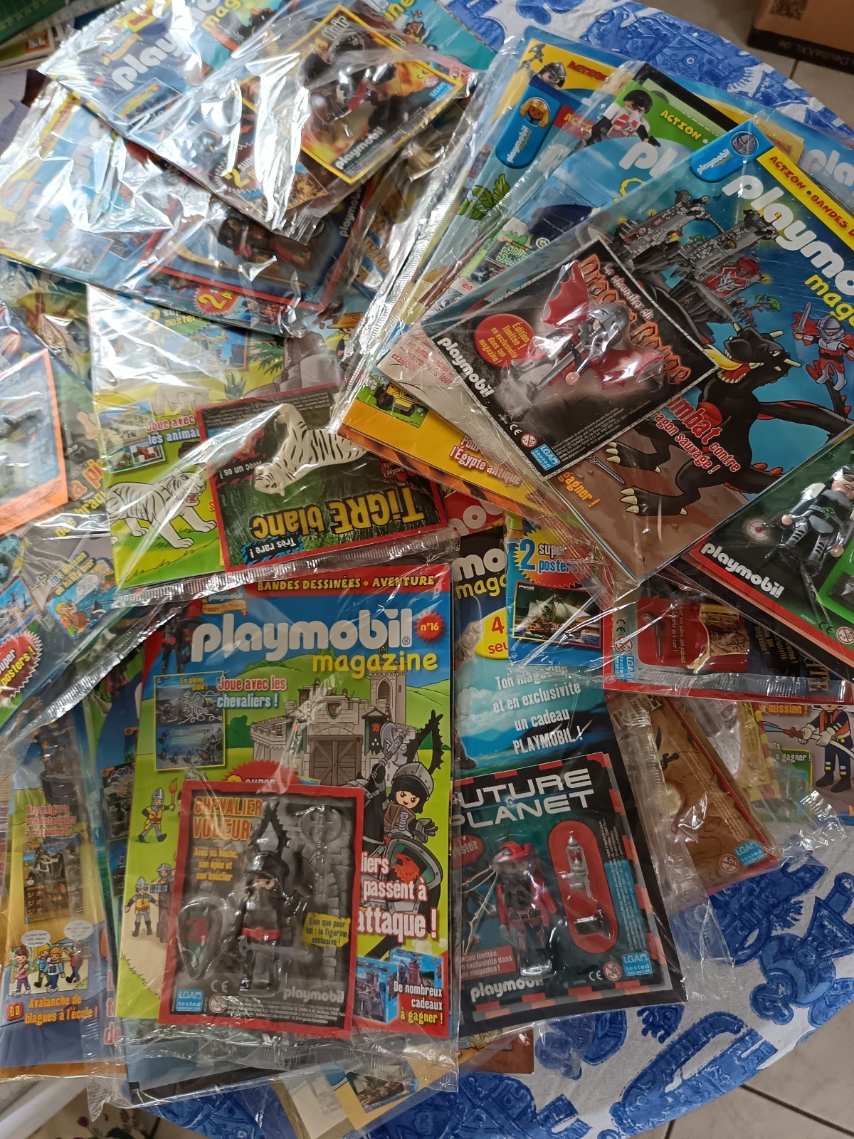 Magazines Playmobil neufs pour occuper les enfants en voyage et vacances