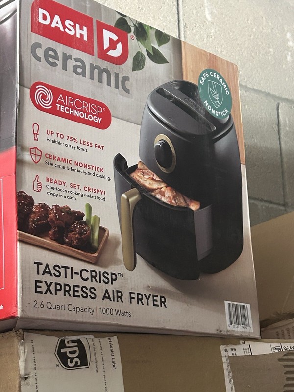 Dash Ceramic Tasti-Crisp™ Express Air Fryer, 1000 Watts, 2.6 Qt  - Black New