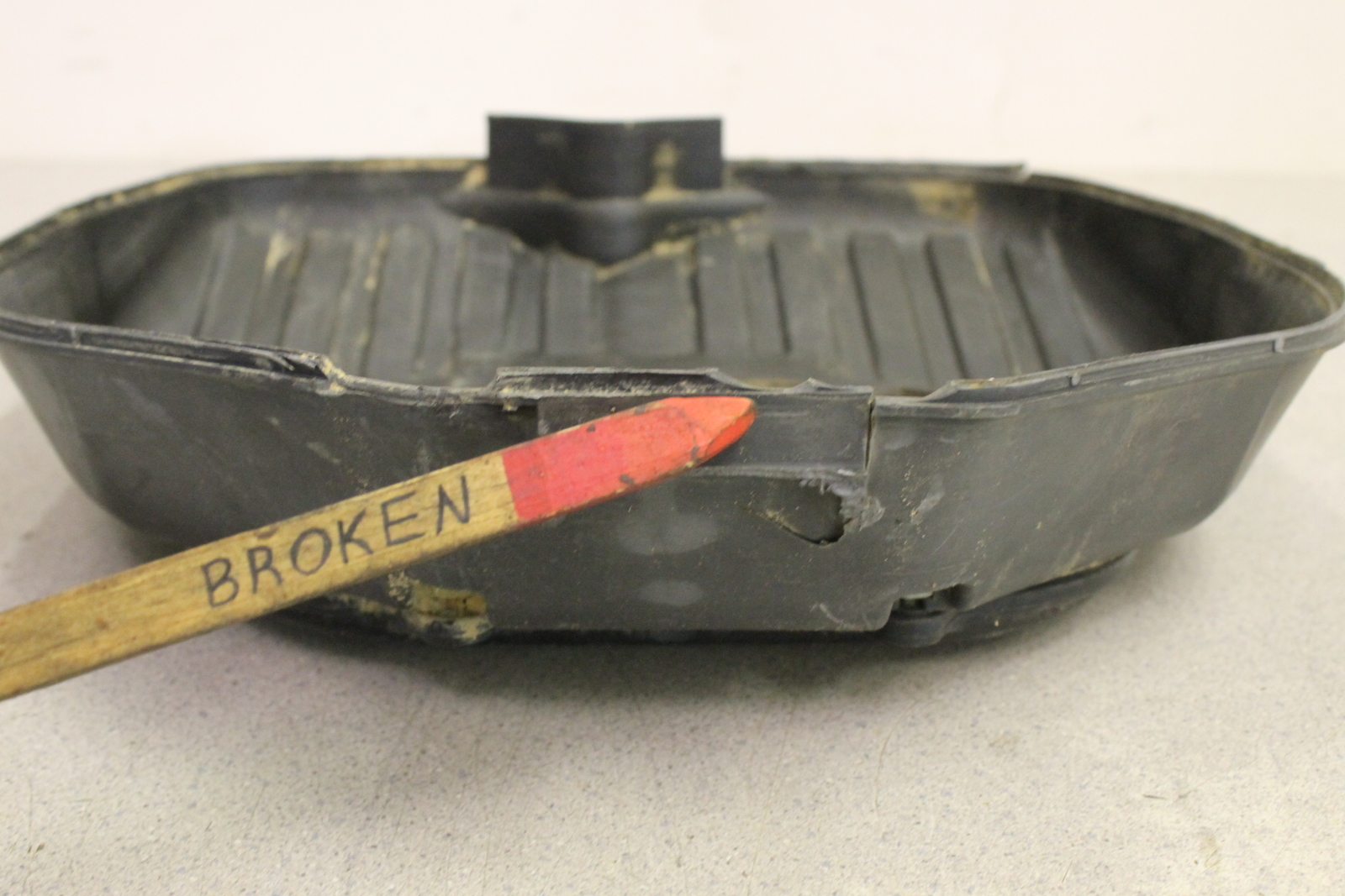 1999 Suzuki GSXR750 AIRBOX AIR INTAKE FILTER BOX COVER LID HALF HOUSING