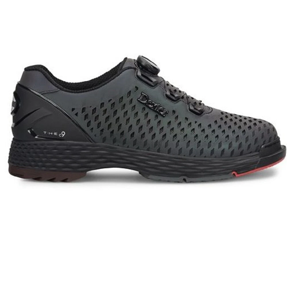Bowling shoes with arch support clearance