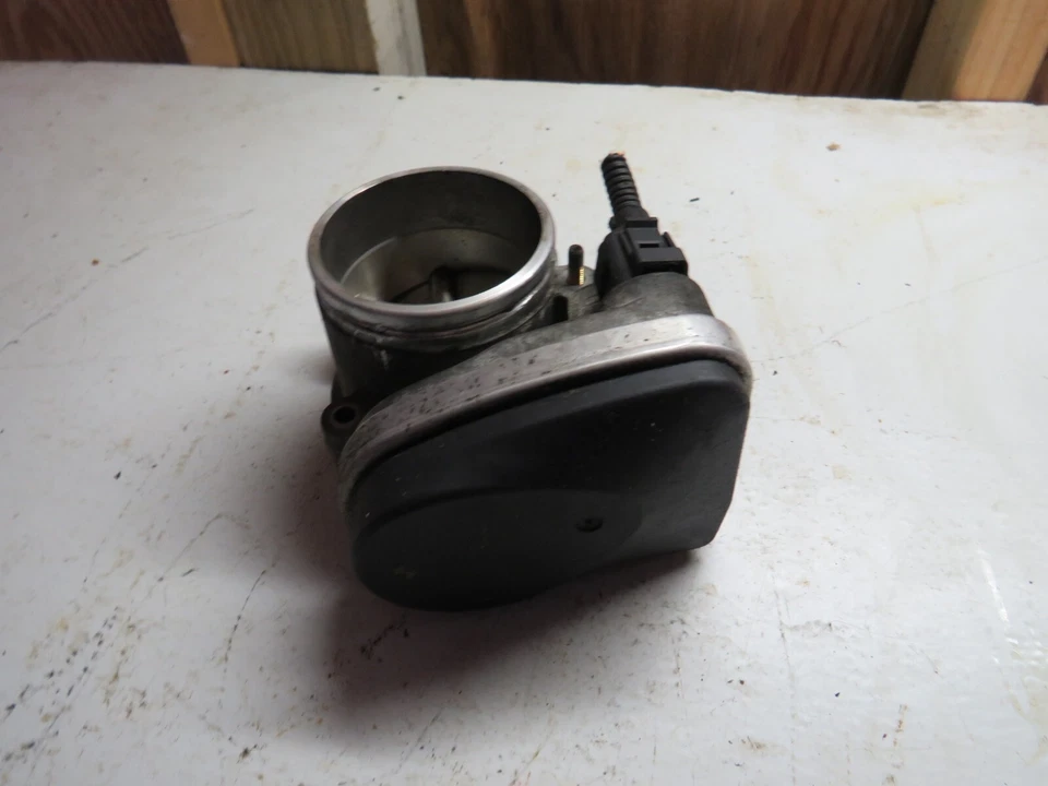 BMW 325Xi 325 XI 2004 2,5 L carrocería del acelerador Foto 4 de 4