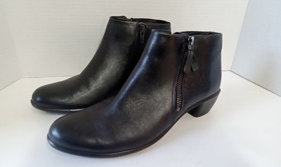 Ecco Boots Womens 9.5 US 40 EU Black Leather Ankle Side Zip Block Heeled Booties