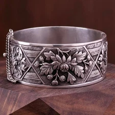 Vintage Victorian Sterling Silver Repousse Hinged Floral Bracelet