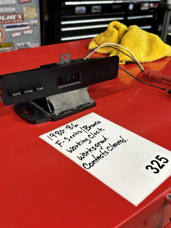 Reloj y enchufe digital para tablero delantero Ford F-150 1980-1986 OEM de fábrica #325 Foto 4 de 4