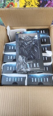 HIYA Crouching Alien Warrior Aliens 1/18th PX exclusive Blue Warrior xenomorph