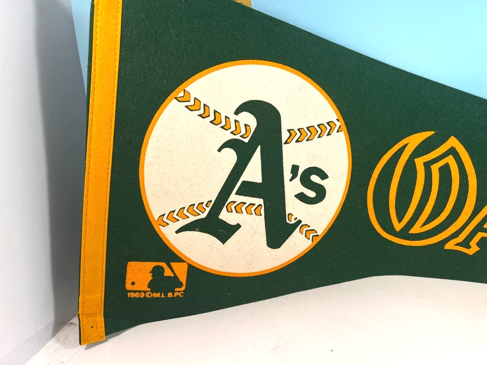 🔥1969 MLB Oakland A's Béisbol Tamaño Completo Banderín Logo Clásico ¡Bonito!🔥 Foto 2 de 4