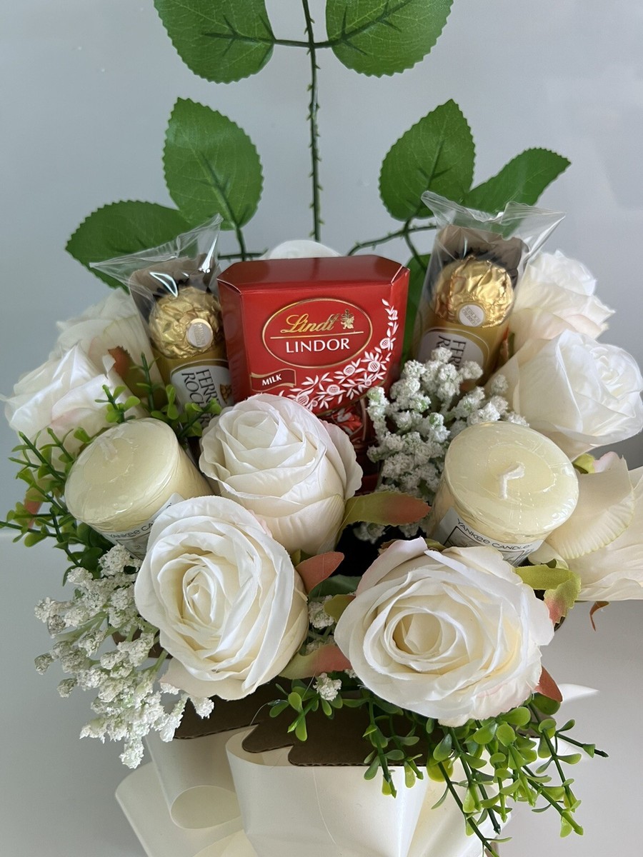LINDT YANKEE CANDLE FERRERO ROCHER LARGE IVORY SILK ROSE BOUQUET