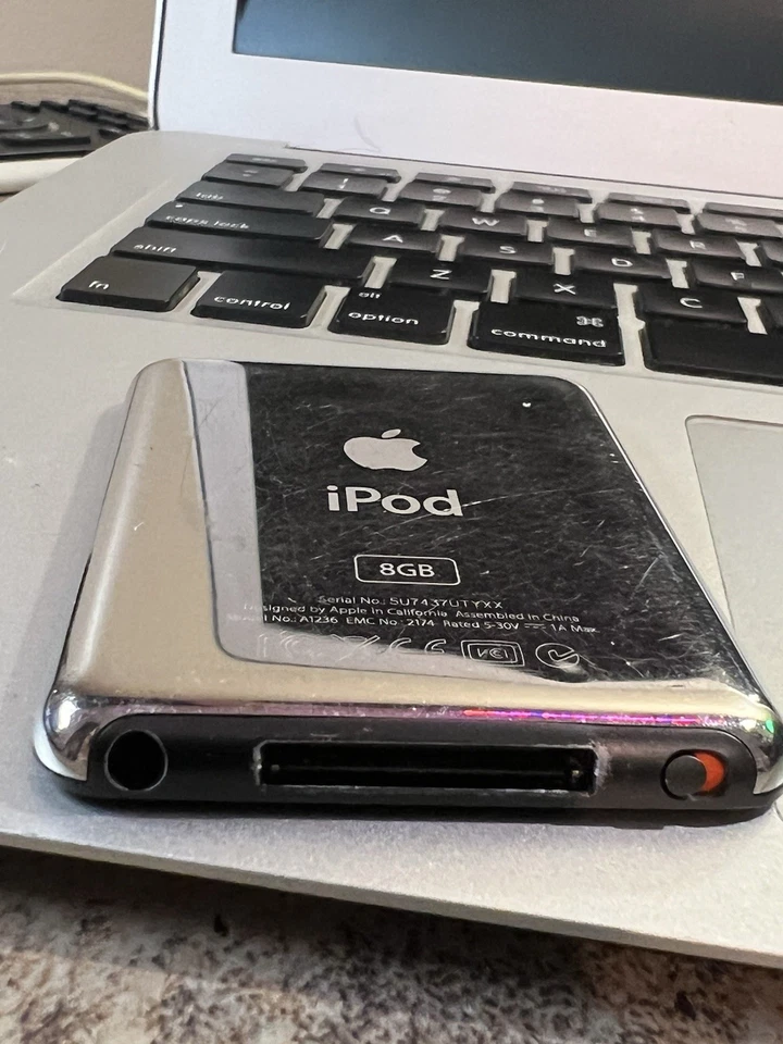 Apple iPod Nano 3ª Generación A1236 - 8 GB - Negro - Probado - Cargador y estuche incluidos Foto 3 de 4