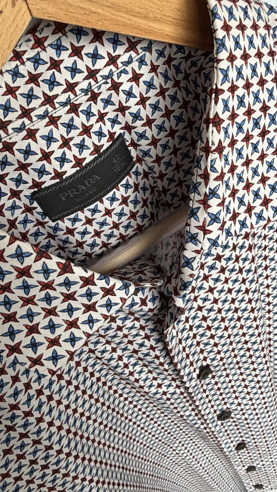 Camisa de manga larga para hombre Prada (patrón geométrico azul/rojo) talla 42/16,5 Foto 3 de 4