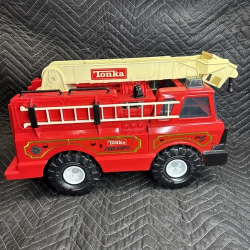 VTG 1999 Tonka No 5 Ladder Firetruck Red Plastic Toy Vehicle Rotating Ladder
