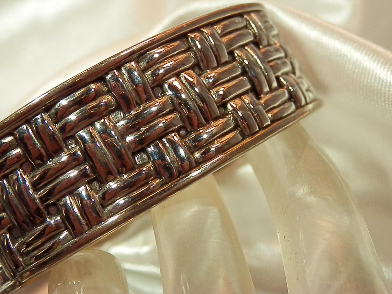 Gorgeous Weave Pattern Hinged Silver Tone Solid B… - image 2