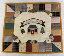 Handmade Patchwork Appliqué Cotton Mini Wall Quilt Home Sweet Home 40cm x 45cm