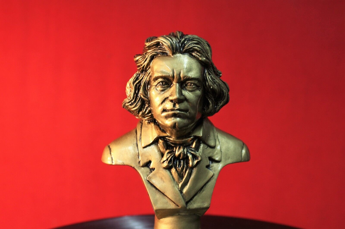 LUDWIG van BEETHOVEN GOLDEN BUST SCULPTURE CLASSICAL MUSIC PIANO