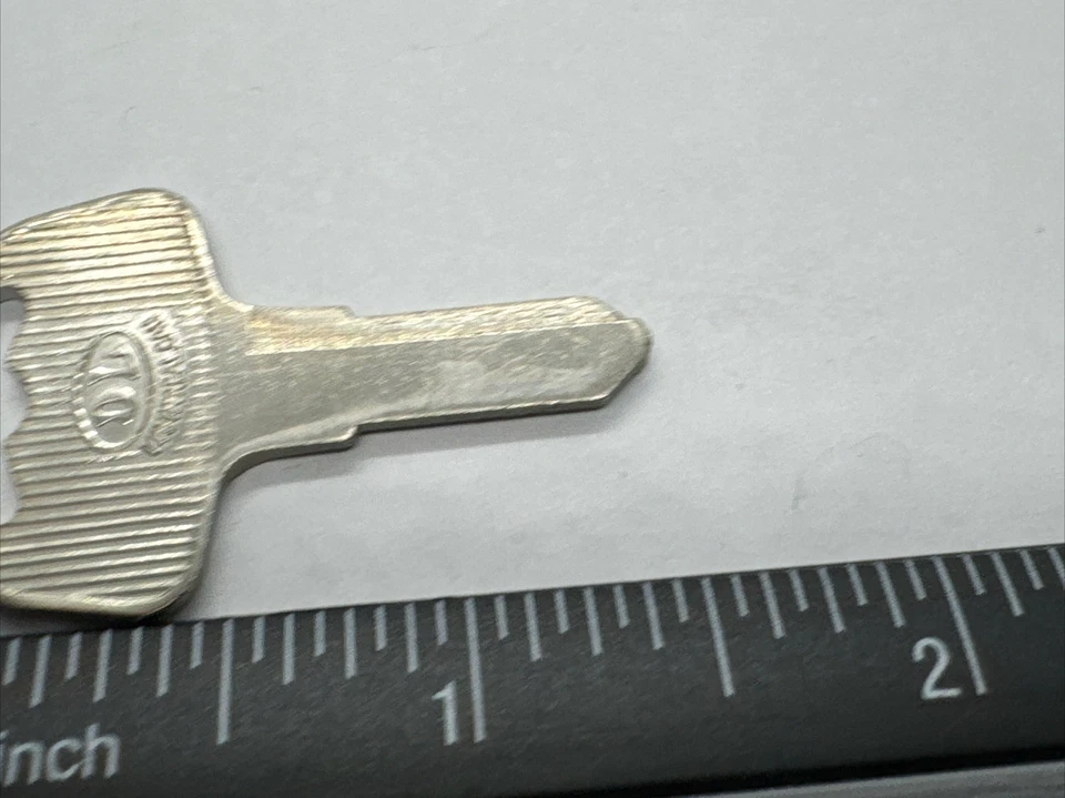 Llave en blanco Dominion SK10 / Ilco SUZ10 de colección para motocicleta Suzuki nueva en stock Foto 4 de 4