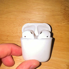 Apple AirPods 1st Gen White Wireless Bluetooth In-Ear Earbuds w/ Charging Case