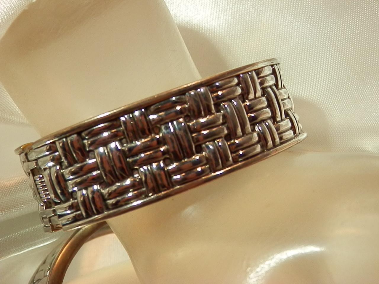 Gorgeous Weave Pattern Hinged Silver Tone Solid B… - image 3