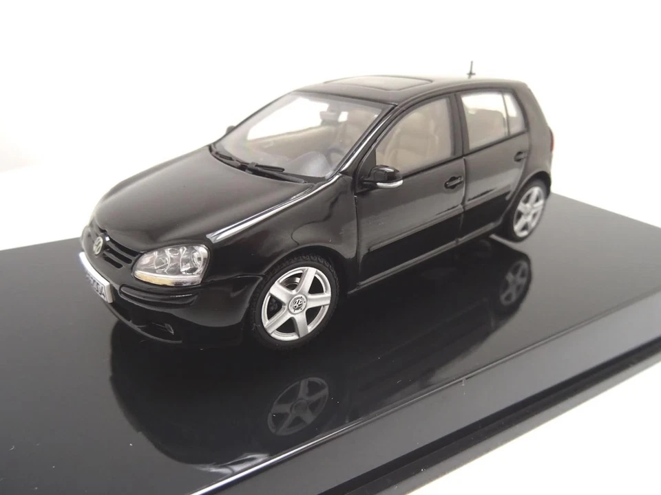 Volkswagen VW Golf 5 Modellino 4 Porte 1:43 Autoart Nero 1K9099300B041 - Immagine 2 di 4