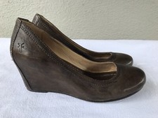 frye carson wedge pump