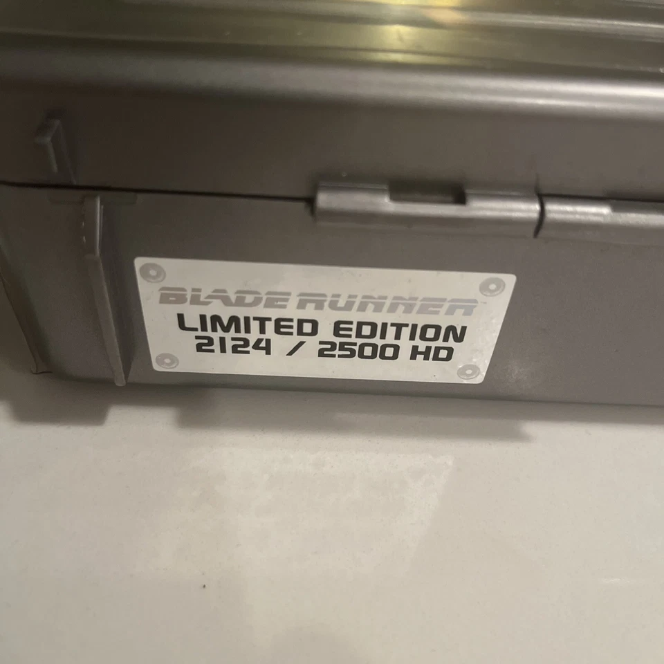 Blade Runner Limited Edition Briefcase Suitcase 5-Disc HD DVD Gift Set /2500!!! - Image 2 of 4