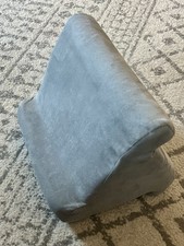 Multi-Angle Soft Pillow Lap Stand for Ipad Tablet Ereaders Magazine Holder