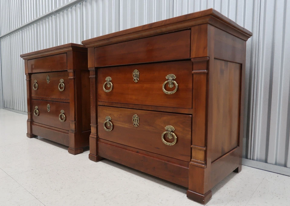 Par de soportes de noche estilo imperio Henredon Registry Collection Foto 2 de 4