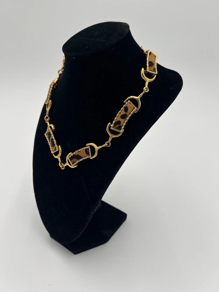 Collar C. WONDER Único Tono Dorado y Estampado Leopardo Foto 4 de 4