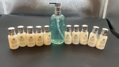 Molton Brown Volumising Kumudu Shampoo 300ml mit 10 x 30ml Conditioner Bundle