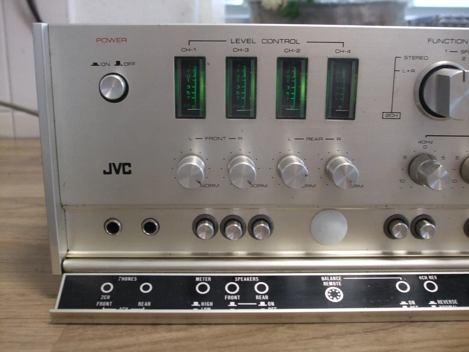 Quadrophonische Verstärker JVC 4VN-990 - Bild 3 von 4