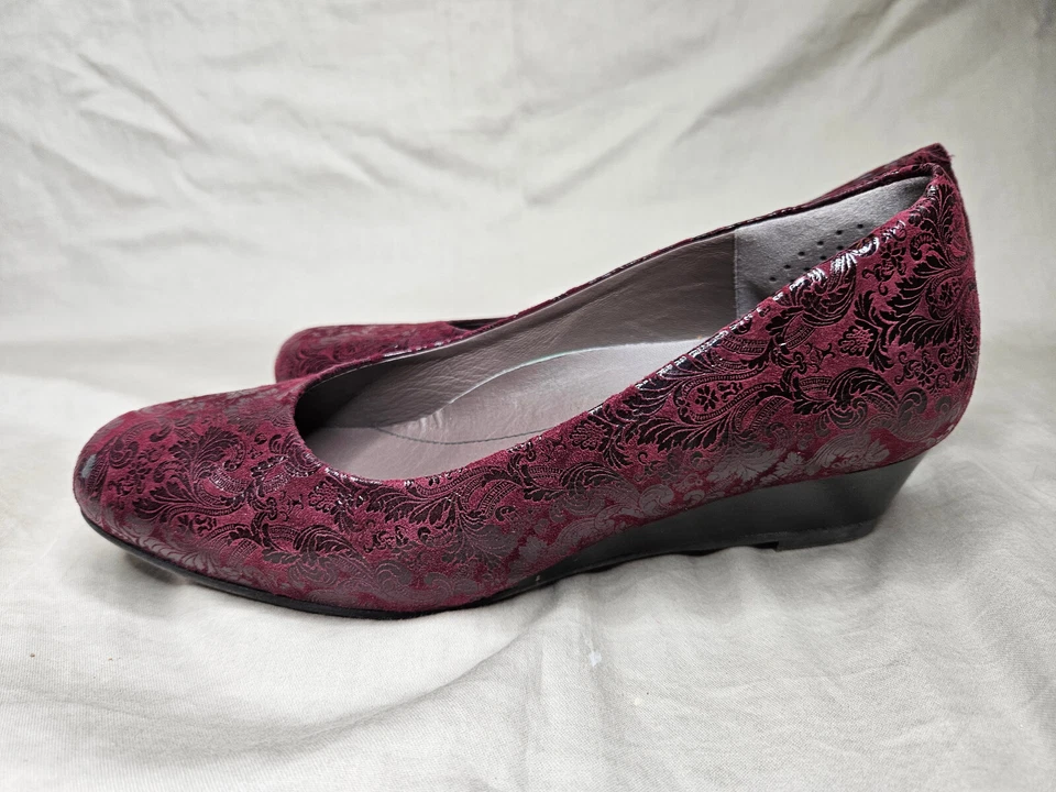 Tacones de cuña SAS para mujer 7 cuero púrpura floral en relieve sin cordones punta redonda Italia Foto 3 de 4