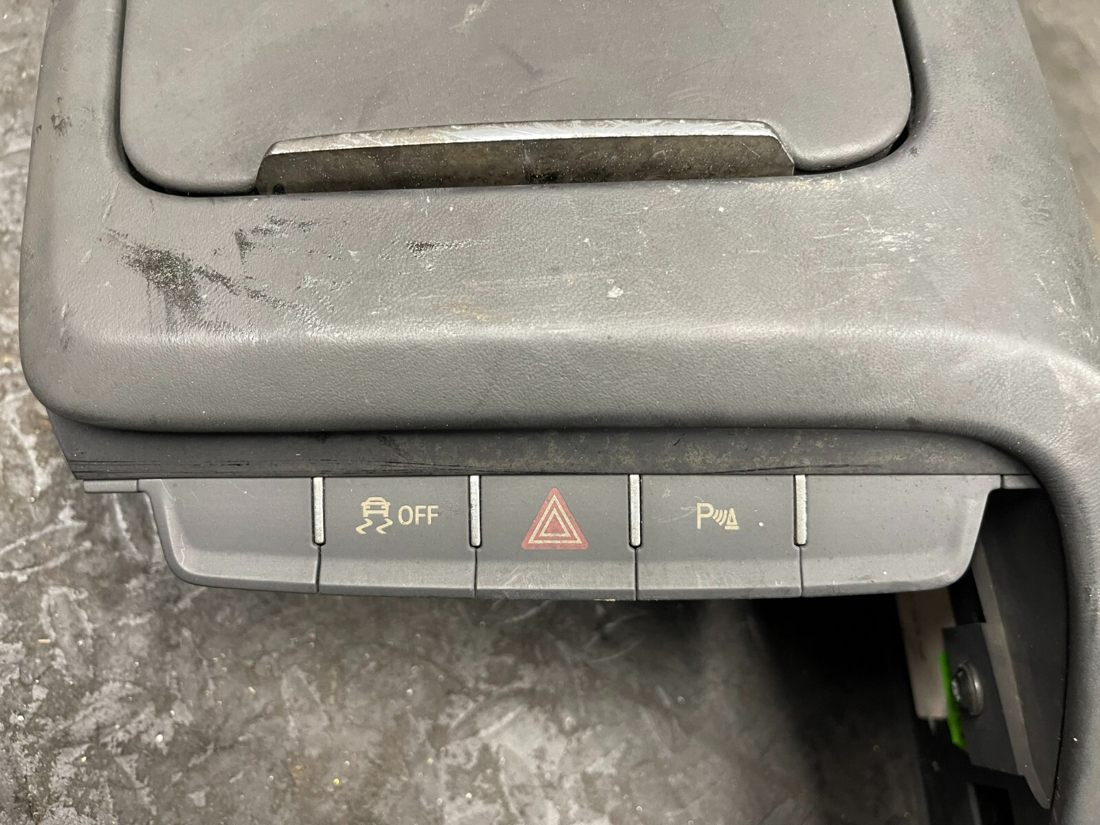 2017 AUDI R8 ARM REST/ STORAGE OEM 4S1-863-041