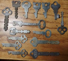 Lot of 15 Vintage Brand Name Flat keys Corbin...