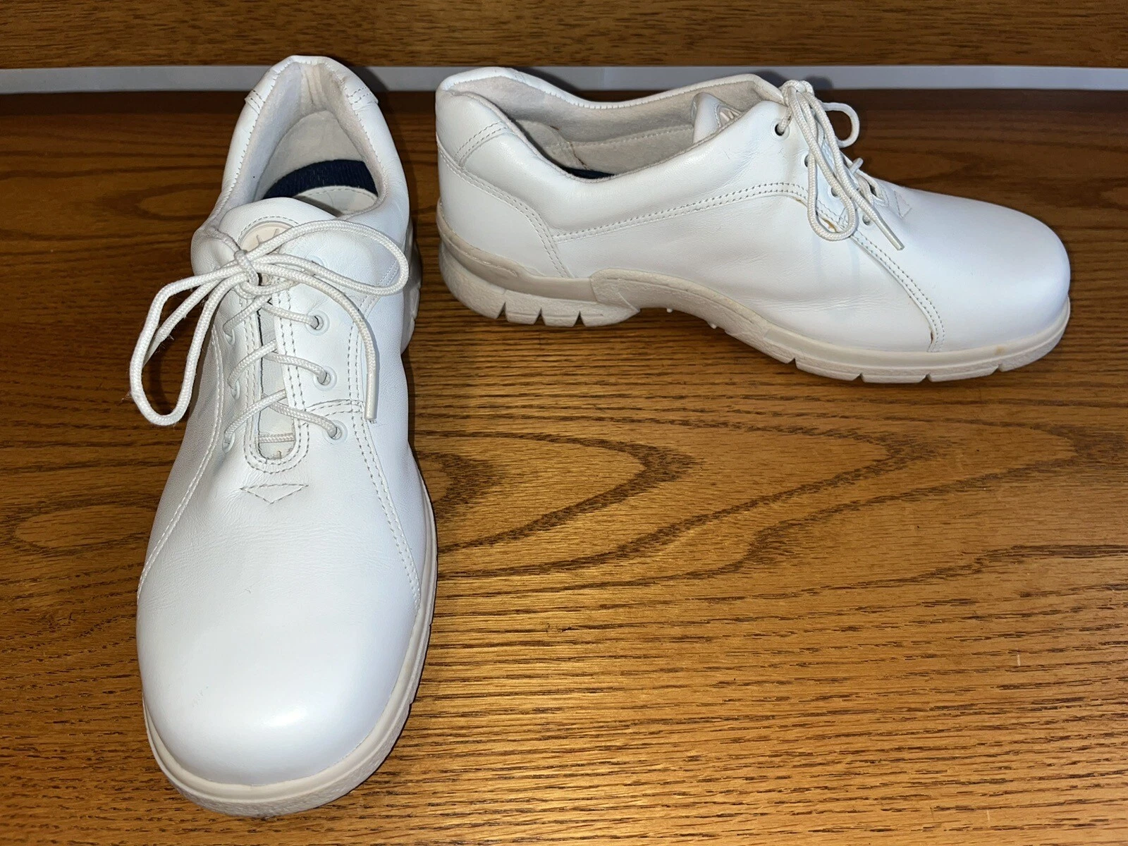 Sneakers stringate Clarks Springers Comfort in pelle bianca infermiera 7 W