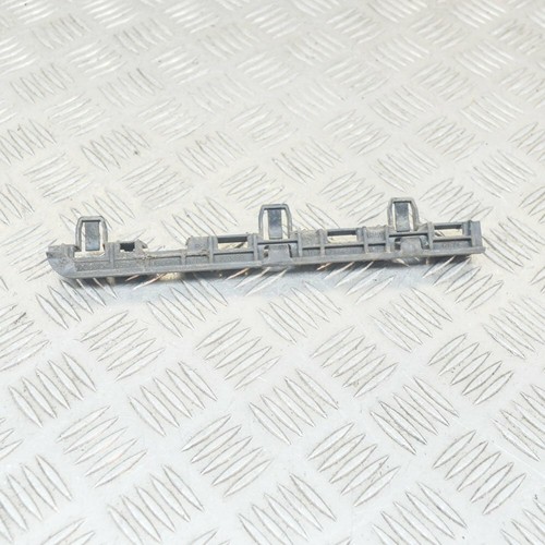 BMW 5 F10 520d Seitenschwellerhalter Halter vorne rechts 7184776 135kw 2012