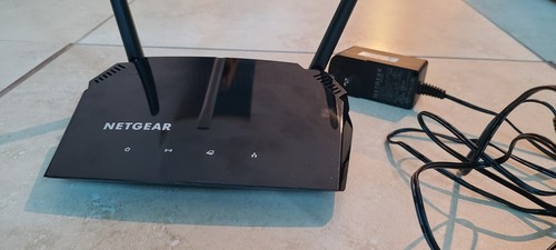 NETGEAR Ac1200 Dual Band WiFi Router Model R6120 - Picture 6 of 6