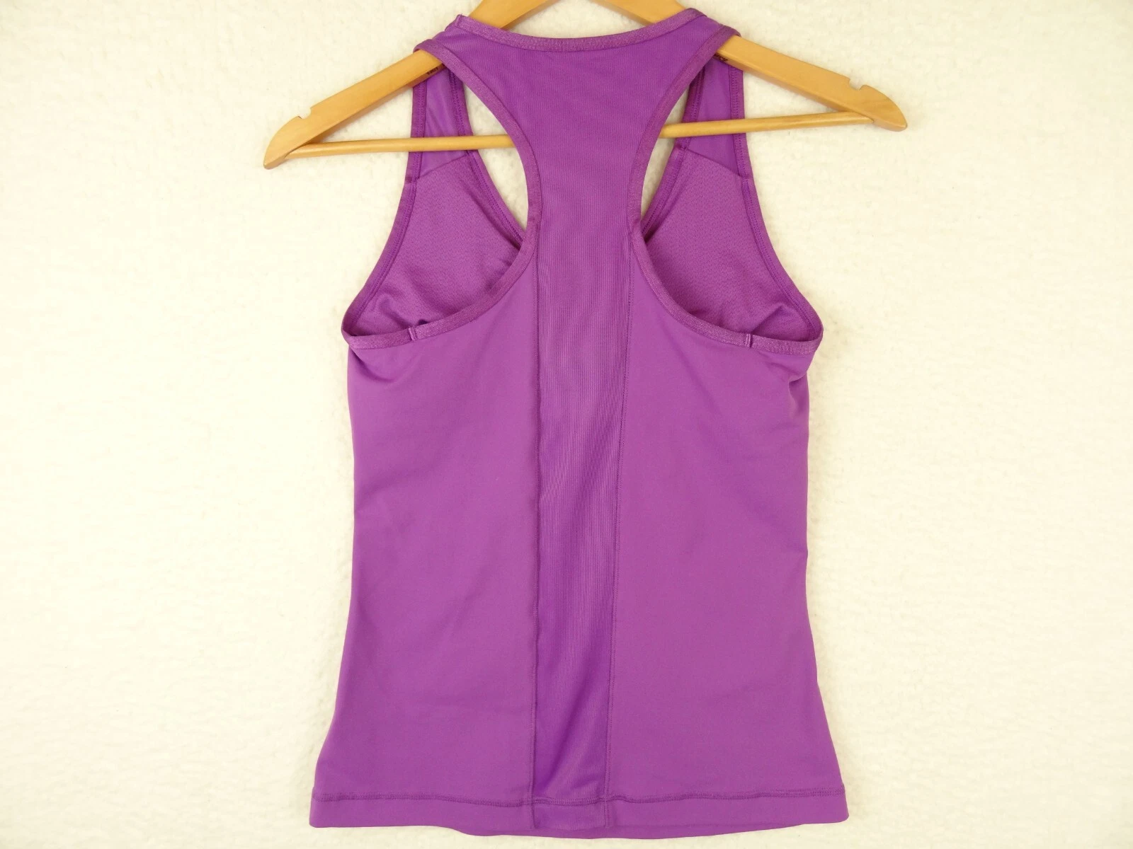 alo-yoga activewear built in bra pullover tank-top
