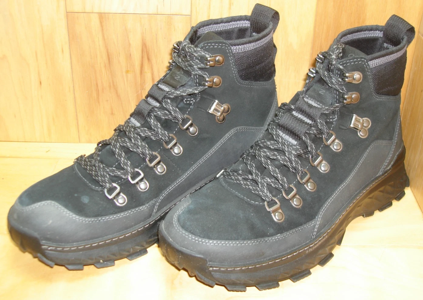 Sz 8 M COLE HAAN GRAND 360 Men's Hiking Trail Boots, Black Suede, Insulated