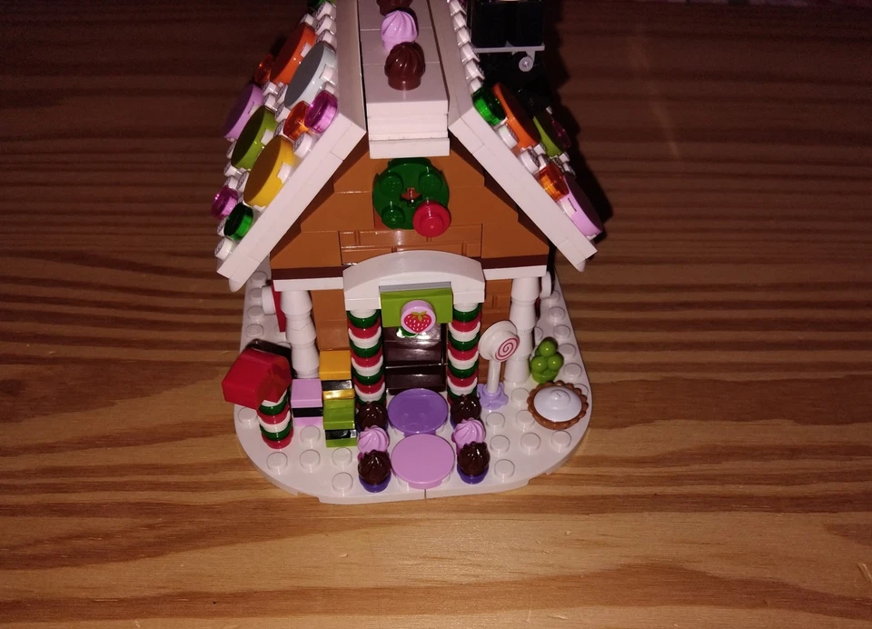 LEGO de NOEL MAISON DE PAINS D'EPICES set: 40139 + VOITURE SAPINS 40083 - Photo 3/4