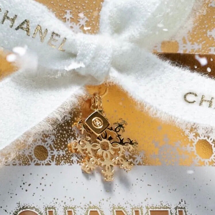 CHANEL Holiday 2024 Christmas Limited Edition Snowflake Gold Charm