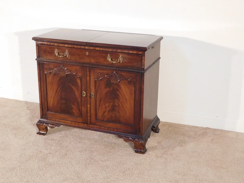 Servidor/bar/aparador HENREDON Rittenhouse Square Chippendale Foto 4 de 4