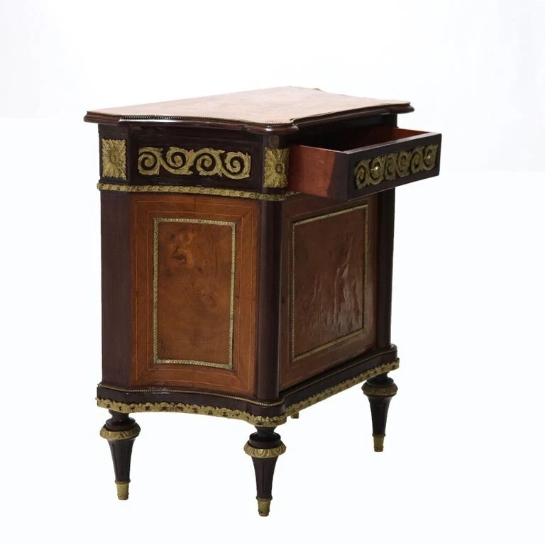 Французский боковой шкаф Louis XVI из палисандра, королевского дерева и ормолу 20 века - Изображение 3 из 4