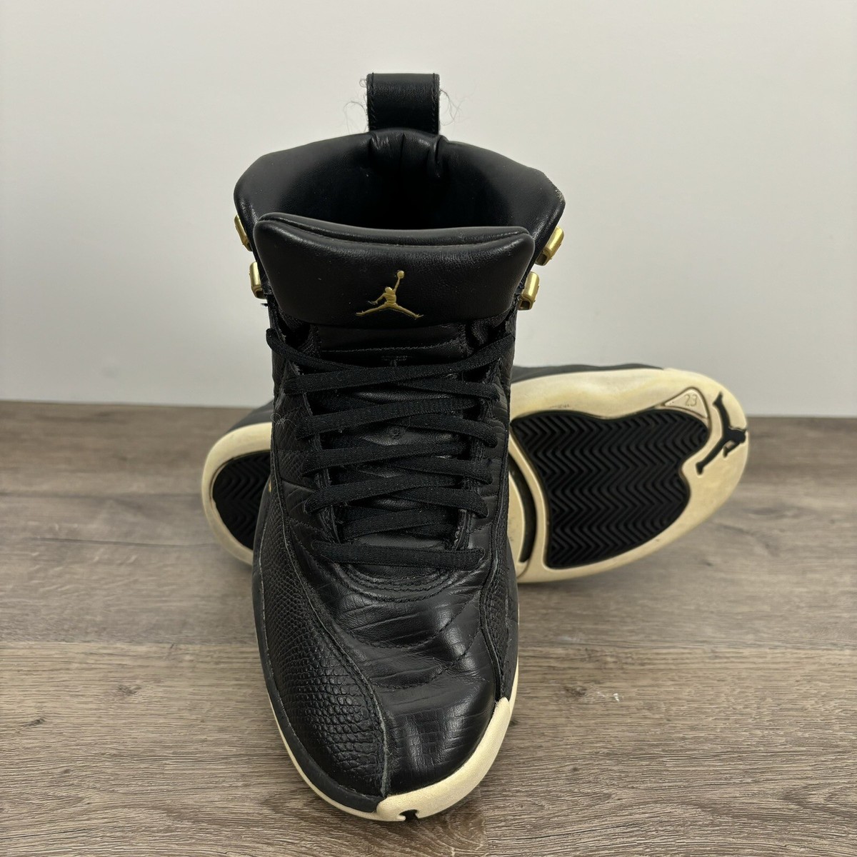 Nike Air Jordan 12 Retro Womens Size 7 Black Metallic Gold AO6068