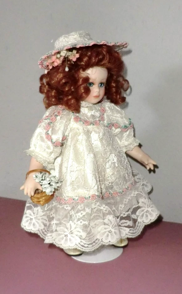 Wunderschöne Porzellanpuppe von Maryse Nicole für The Franklin Mint, limitiert