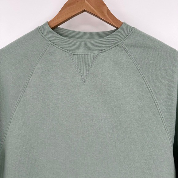 Universal Threads Sage Green Long SleeveCrewneck … - image 3