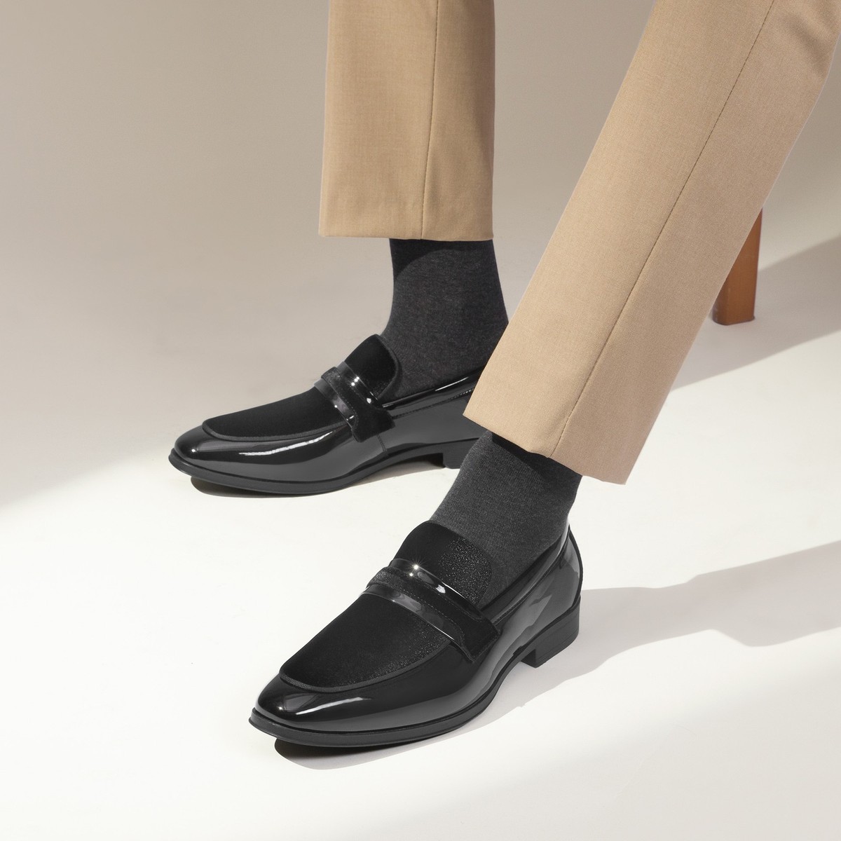 Men\'s All Black Tuxedo Patent Loafers Classic Velvet Slip-on Dress Shoes Men main image 4
