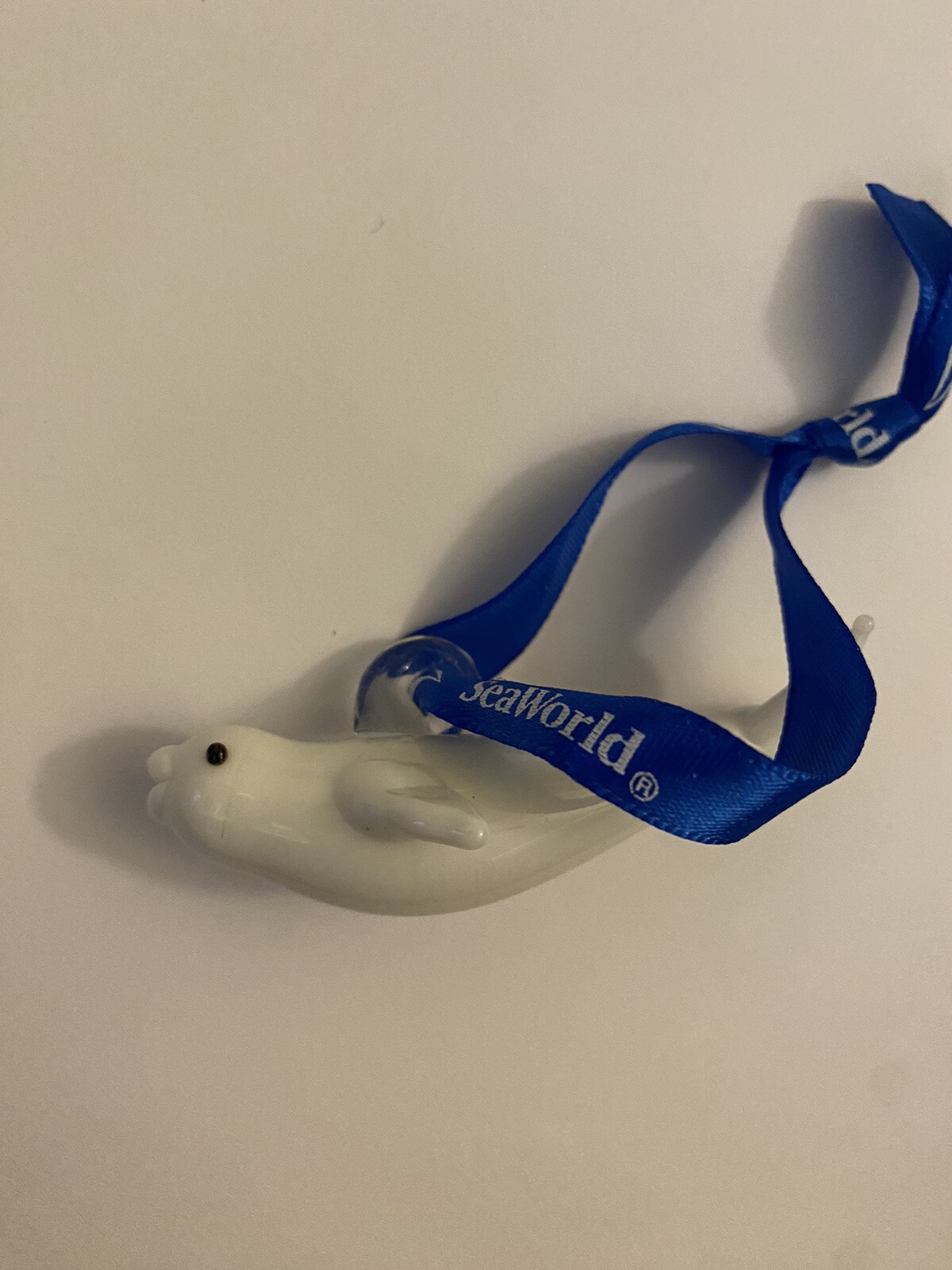 seaworld-pass-member-holder-blown-glass-beluga-whale-white-christmas